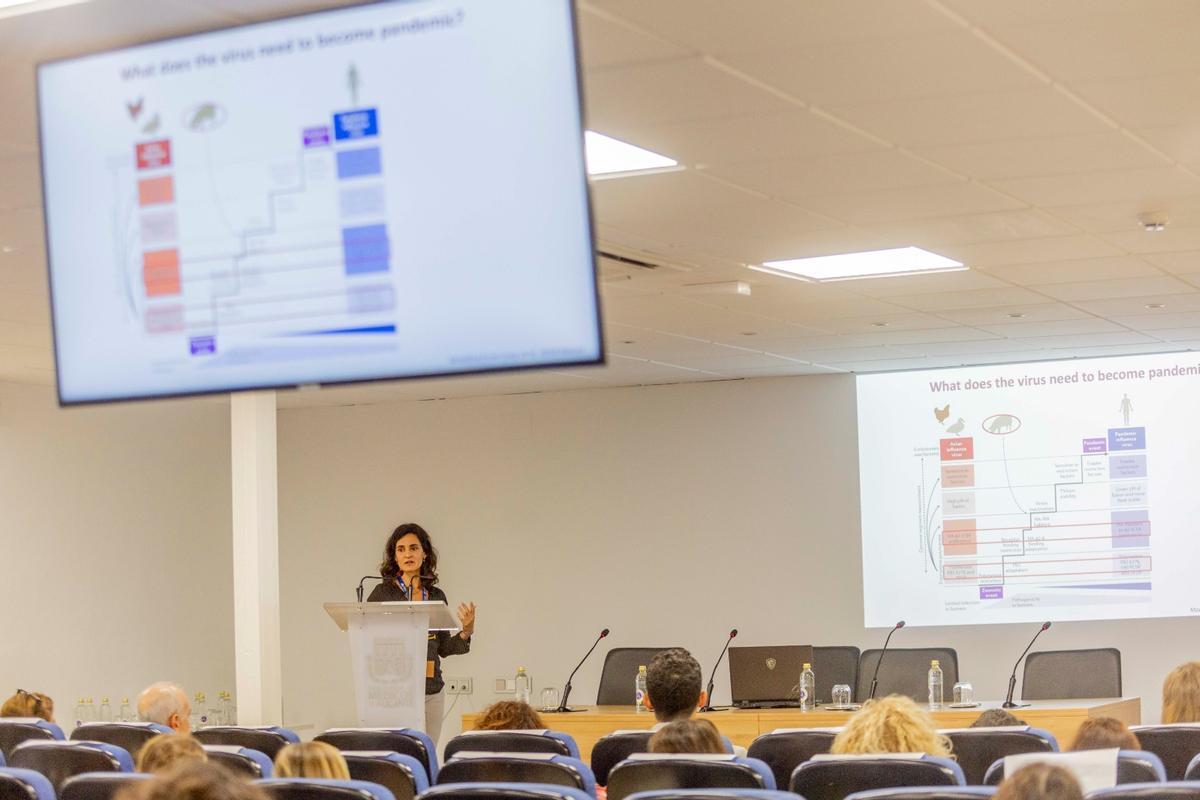 Kateri Bertran, investigadora del Grupo de Virus Aviares de IRTA-CReSA en Alicante