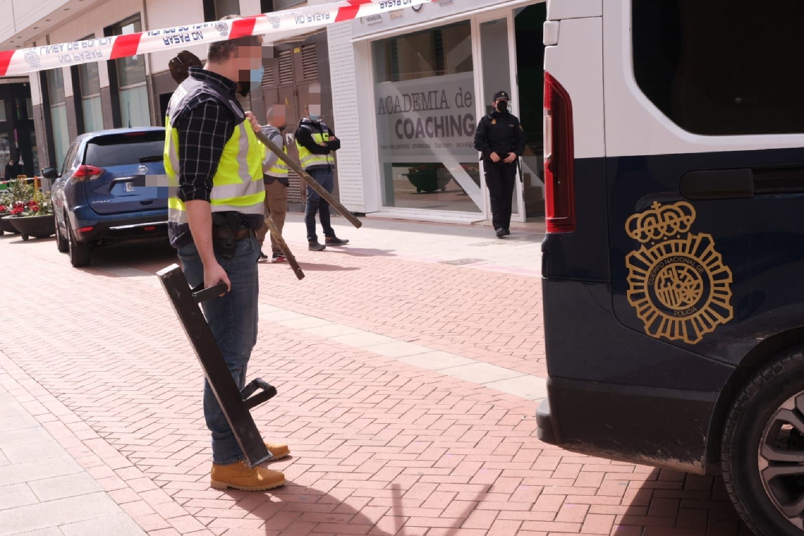 La Policía registra las oficinas de Zoe en Elda