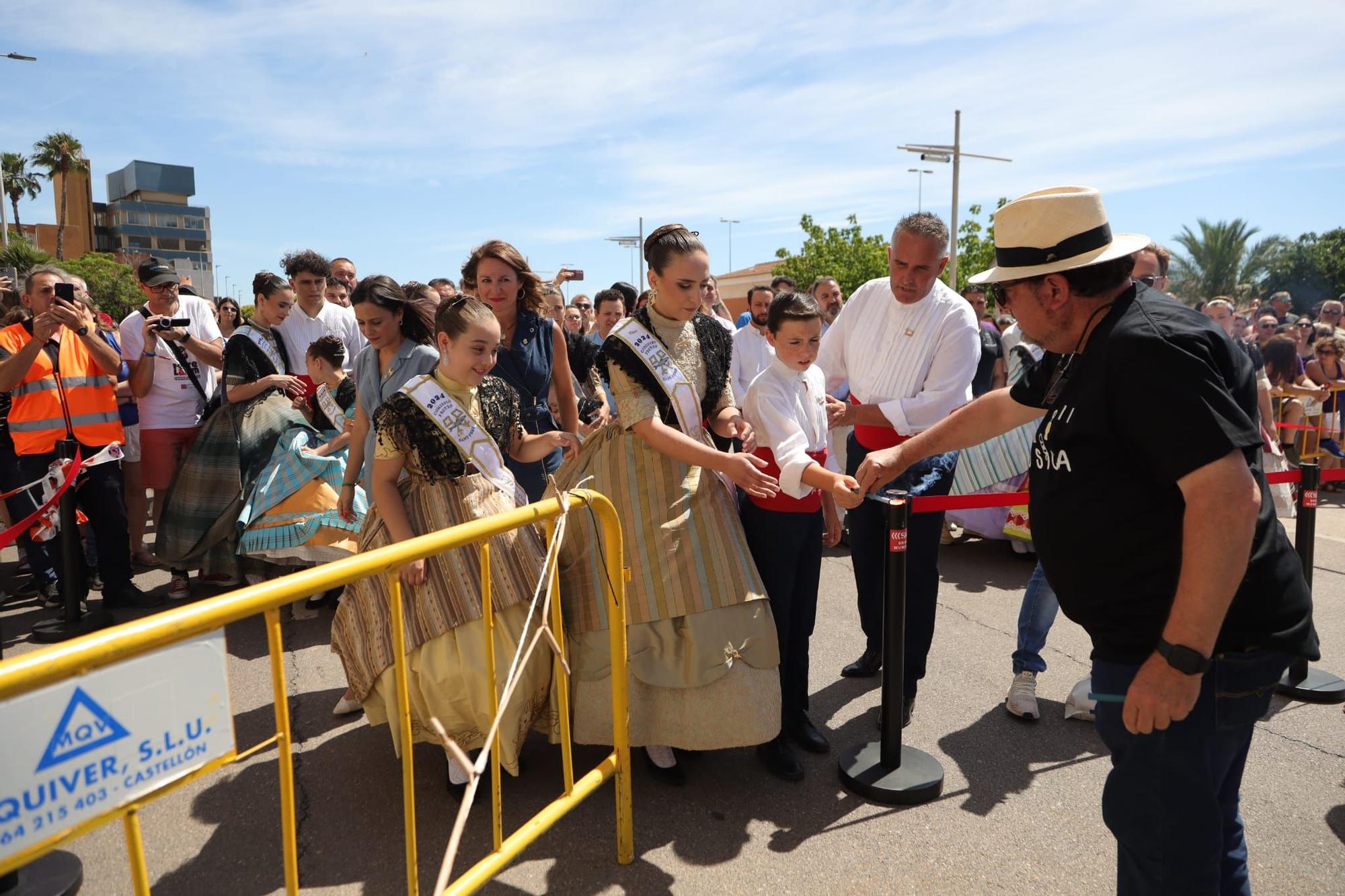 El Grau da inicio a las fiestas de Sant Pere con pólvora, bous y música