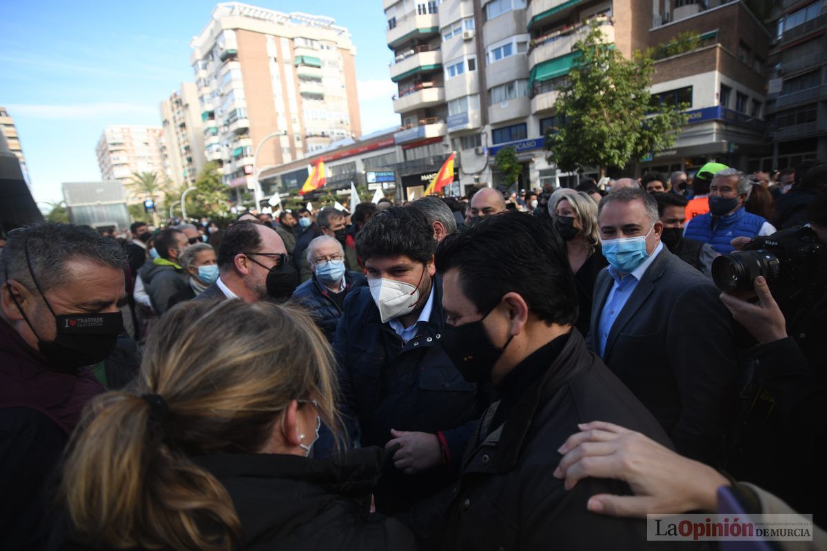 Miles de agricultores y ganaderos toman las calles de Murcia