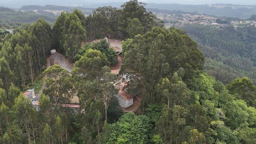 Movilización vecinal para recuperar las vistas del mirador de A Espenuca, "el balcón de As Mariñas"