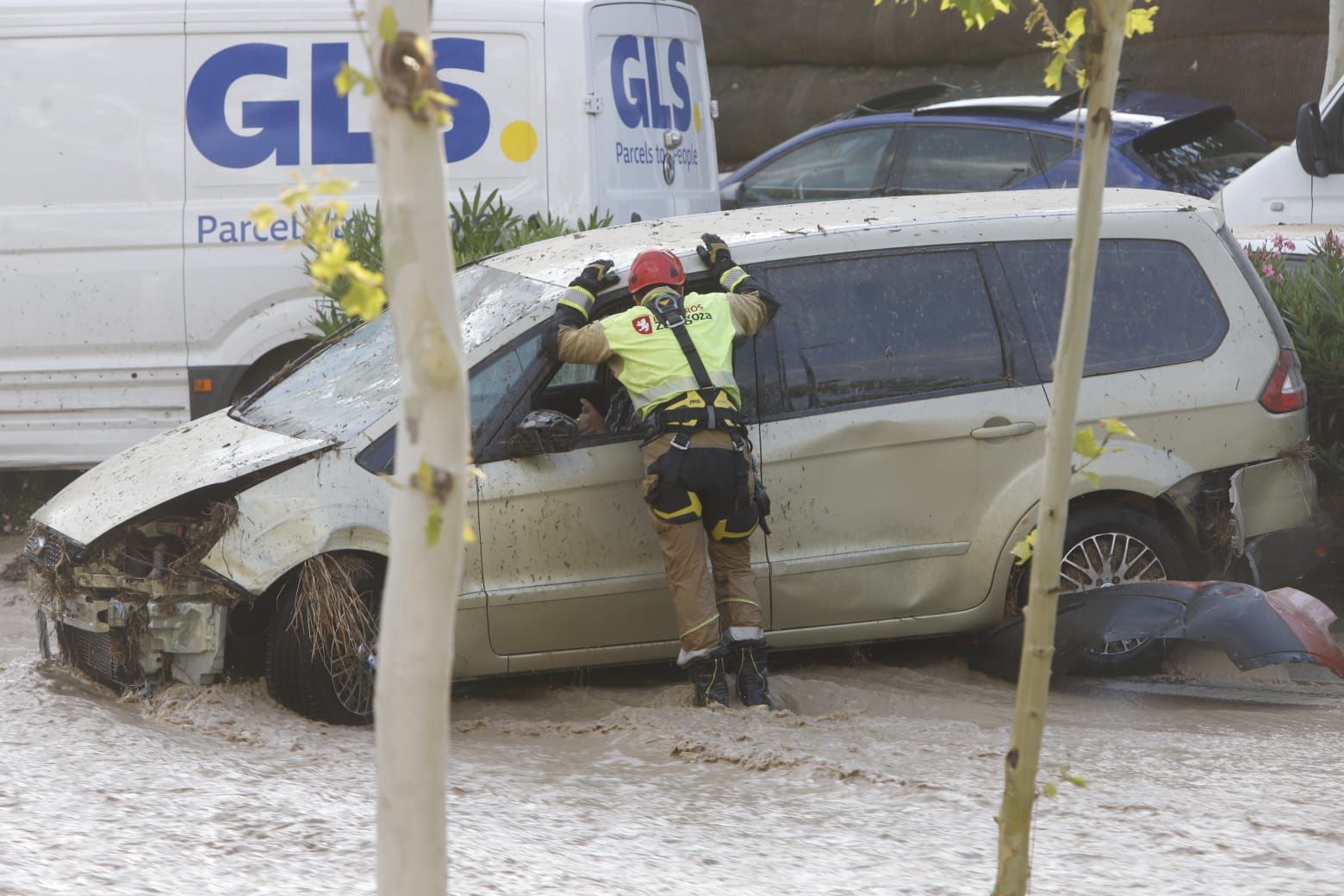 EN IMÁGENES | Así están las calles de Zaragoza por el tormentón de lluvia y granizo