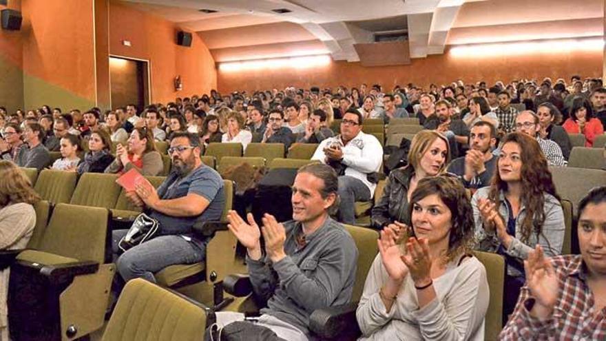 Unas 300 personas acudieron a la cita anteanoche.