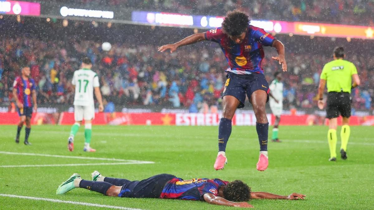 Adeyemi y Raphinha se entienden de maravilla