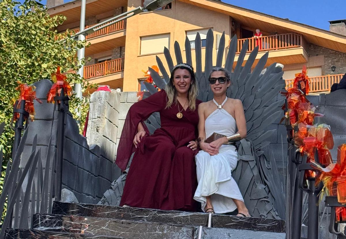 La desfilada de carrosses llueix a Puigcerdà amb tot el seu esplendor en els 140 anys de la Festa de l'Estany La desfilada de carrosses llueix a Puigcerdà amb tot el seu esplendor en els 140 anys de la Festa de l'Estany