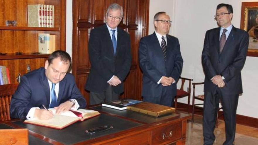 Los representantes polacos, con Ballesta y Valcárcel.