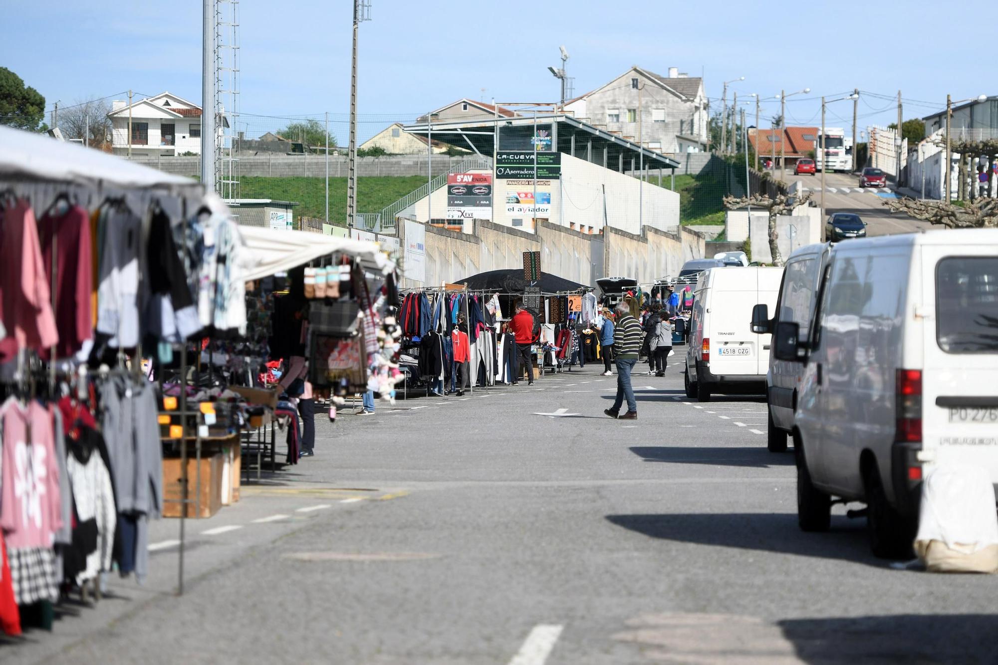 El mercadillo de Baltar, sin clientes por las restricciones