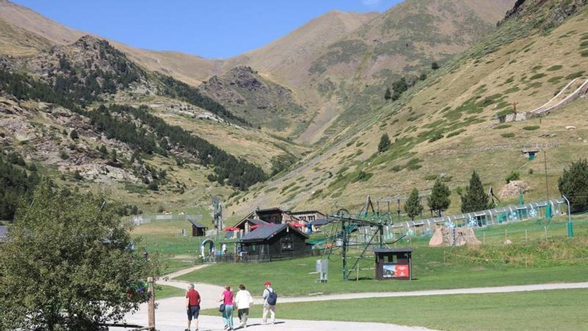 La Vall de Núria amb turistes