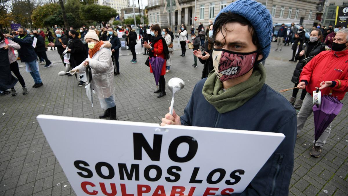Protestas de los hosteleros antes de iniciar su peregrinación a Madrid