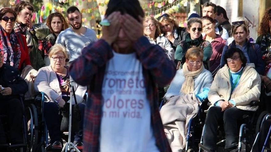 Castellón transforma el Passadís de les Arts  para clamar contra la violencia machista