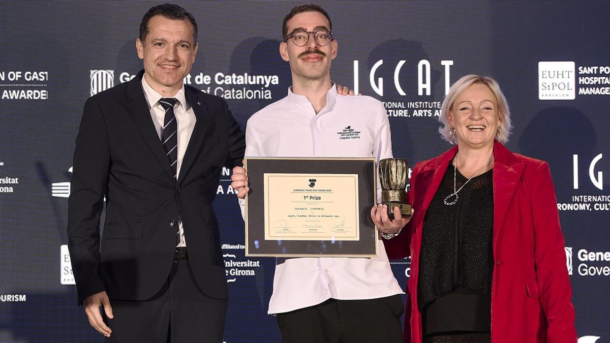 El cretense Ioannis Liapakis recibe el European Young Chef Award que le distingue como mejor cocinero joven europeo de 2025.