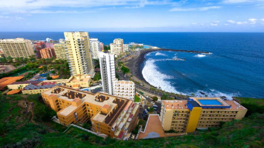 Tres toneladas más de toallitas atascan las aguas negras en Puerto de la Cruz.