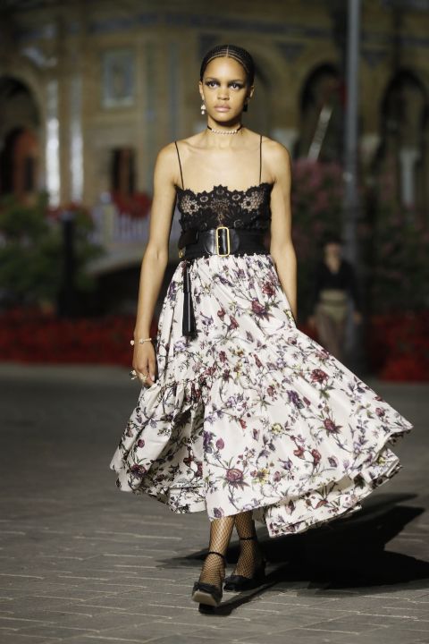 Dior desfila en Sevilla con artesanía valenciana