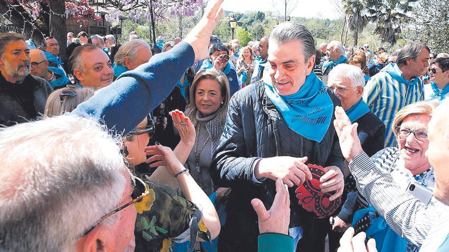 Multitudinario y emotivo homenaje a los dueños de La Taberna del Piano: &quot;Es el premio a una vida&quot;