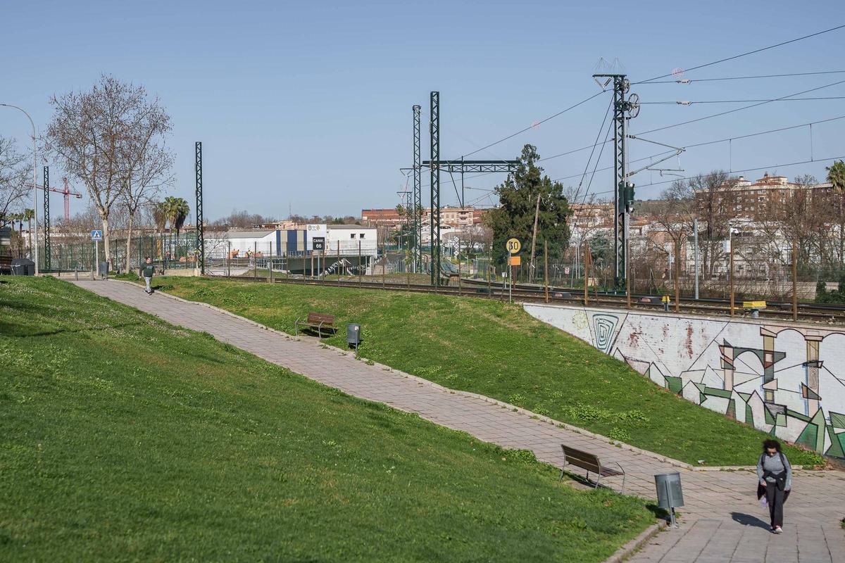Así avanzan las obras del nuevo puente ferroviario sobre el Río Albarregas de Mérida Así avanzan las obras del nuevo puente ferroviario sobre el Río Albarregas de Mérida