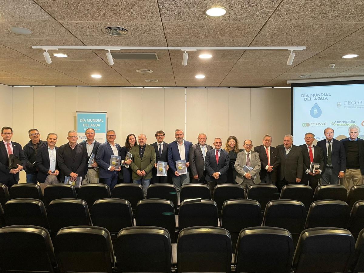 Foto de familia a la conclusión del evento.
