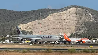 Reunión entre la Casa Blanca y Qatar en Ibiza: un avión catarí, en el aeropuerto de es Codolar