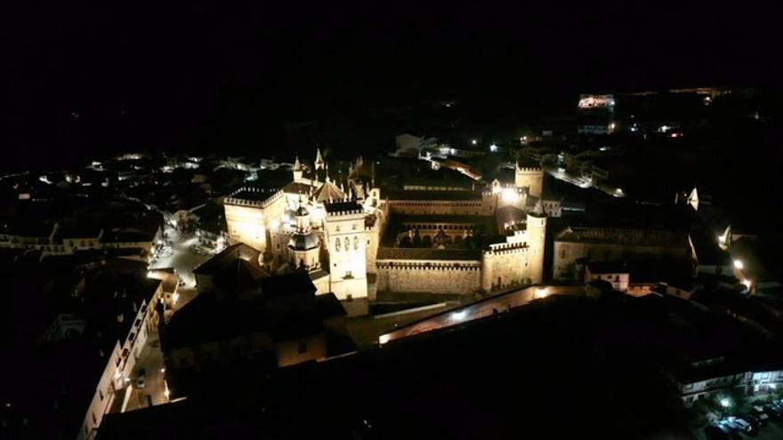 Nueva iluminación del Monasterio de Guadalupe a vista de dron