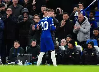 El póquer de goles de Cole Palmer para el Chelsea, manchado por la pelea por tirar un penalti