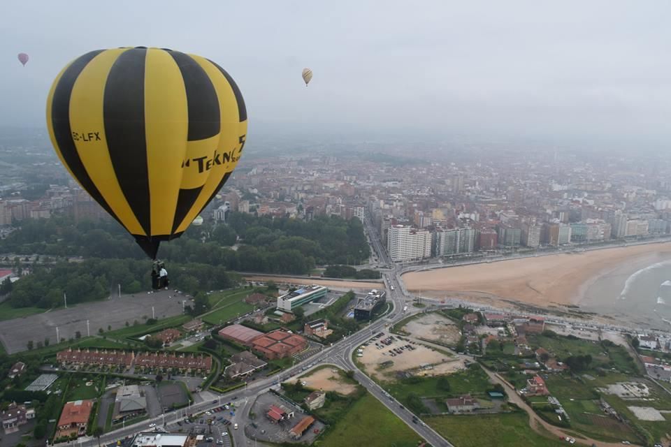 Regata de globos en Gijón