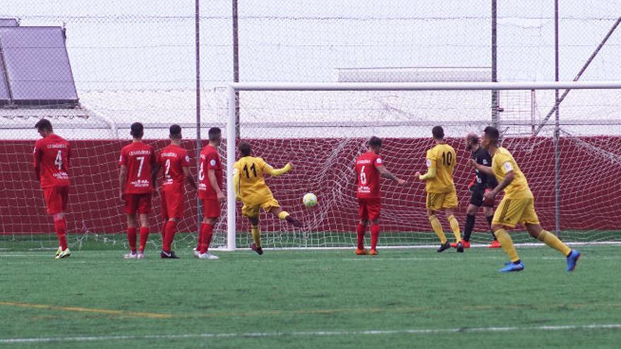 El 0-1 para el Mensajero anotado de falta directa por Vianney.