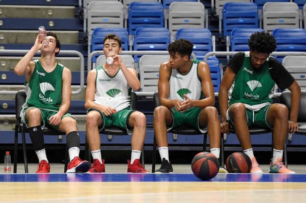 El Unicaja se entrena con los júniors