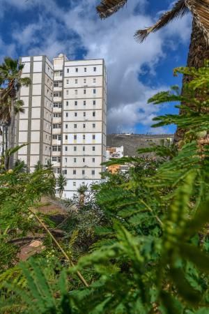 28-04-20  LAS PALMAS DE GRAN CANARIA. BARRIO DE TRES PALMAS. LAS PALMAS DE GRAN CANARIA. Humedades en uno de los Bloque del barrio de Tres Palmas por la rotura de una tubería y que esta afectando a varias viviendas.  Fotos: Juan Castro.  | 28/04/2020 | Fotógrafo: Juan Carlos Castro