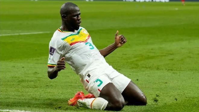 Kalidou Koulibaly: El líder de Senegal con la ausencia de Sadio Mané. El central se ha mostrado imponente desde atrás, consiguiendo además el gol que daba el acceso a los 16 mejores en el partido ante Ecuador.