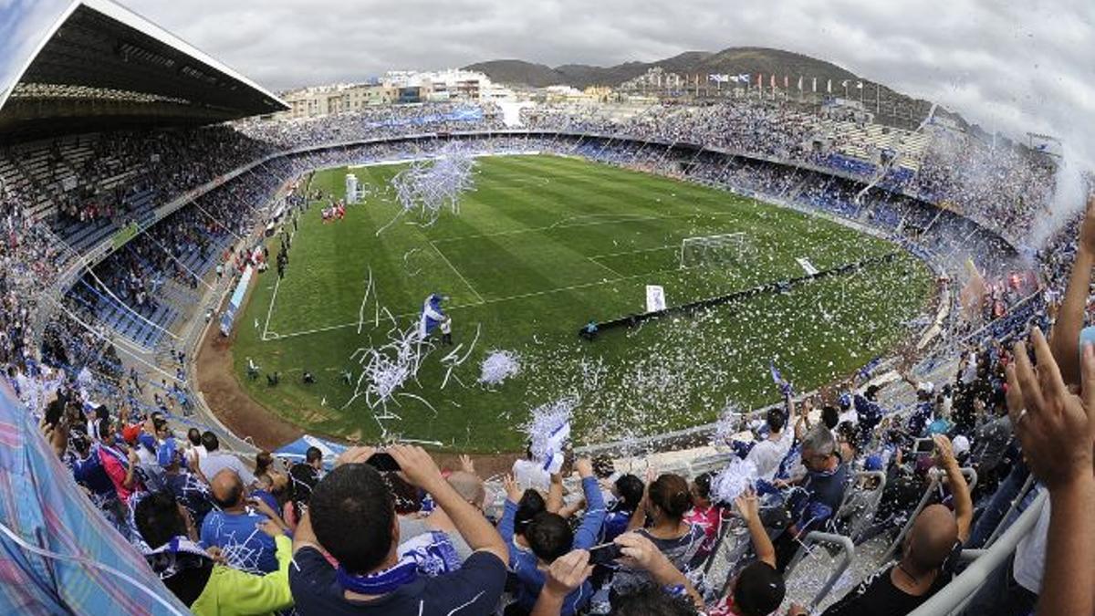 El estadio Rodríguez López lleno lleno de público.