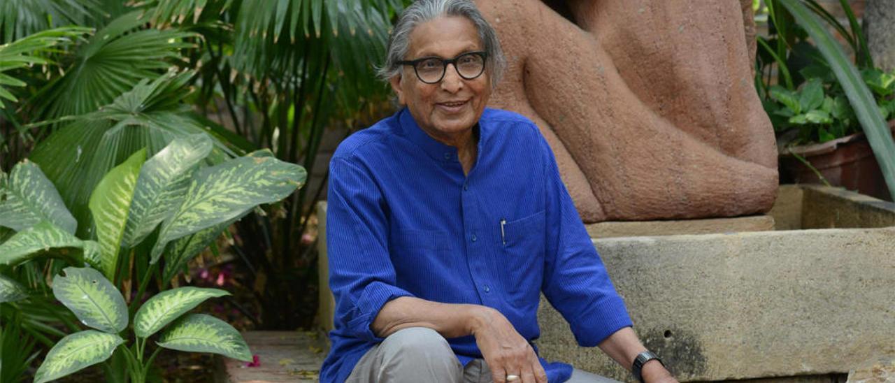 Balkrishna Doshi en su residencia de Ahmedabad.