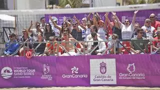 Los canarios García y Tejada dan la sorpresa y llegan a las semifinales del torneo de tenis playa Gran Canaria 2024