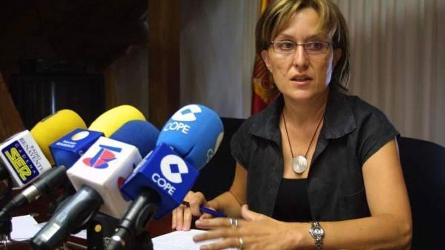 Ruth Ramos, secretaria general del PSOE en Benavente, cuando era concejala de Cultura de Benavente en 2006.