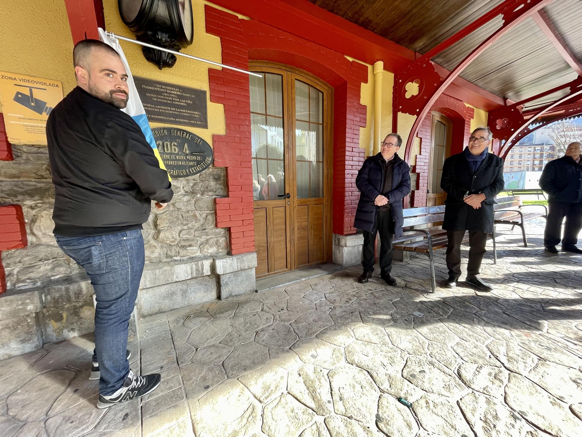 El nieto de Florentino romero descubre la placa en su honor