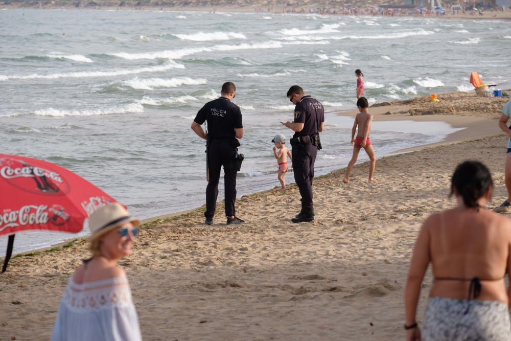 Así está la playa del Pinet de Elche tras morder u