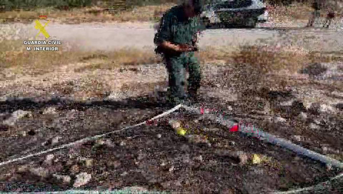 En la imagen de una cámara de seguridad se puede observar el momento en el que se iniciaba uno de los incendios