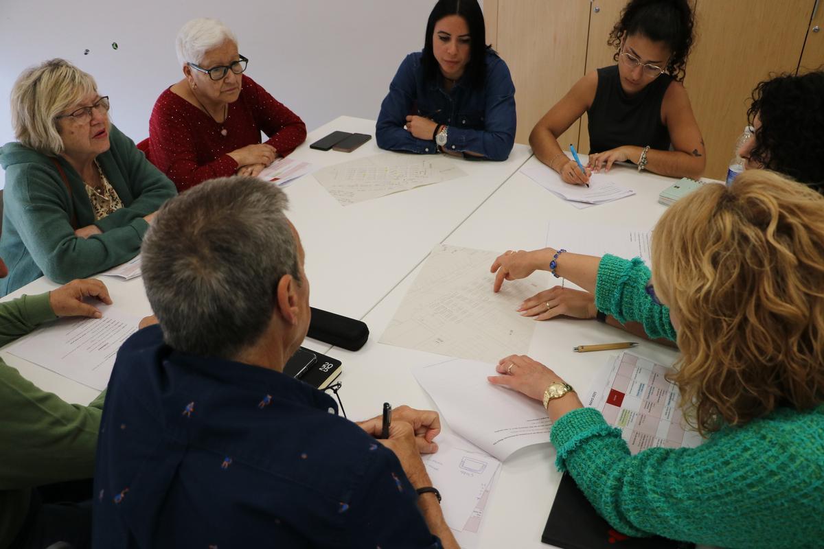Estudio y puesta en común de las actividades y eventos que se llevarán a cabo en Quart de Poblet durante el Mes de las Personas Mayores