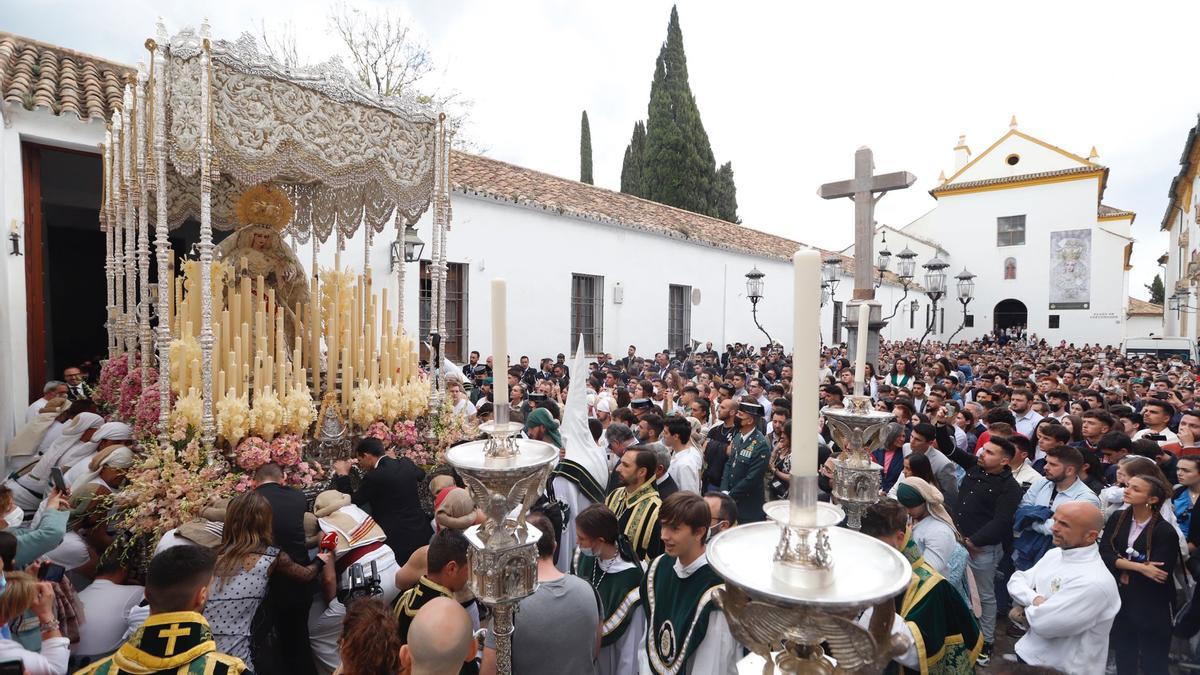 La hermandad de la Paz vuelve a su plaza de Capuchinos