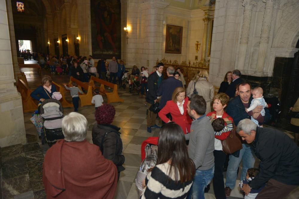 Los bebés, bajo el manto de la Fuensanta