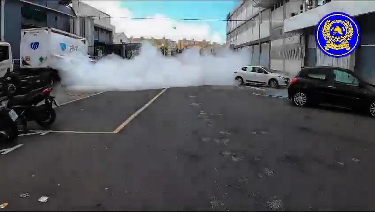 Cortan un escape de gas de un camión cisterna en Las Palmas de Gran Canaria.