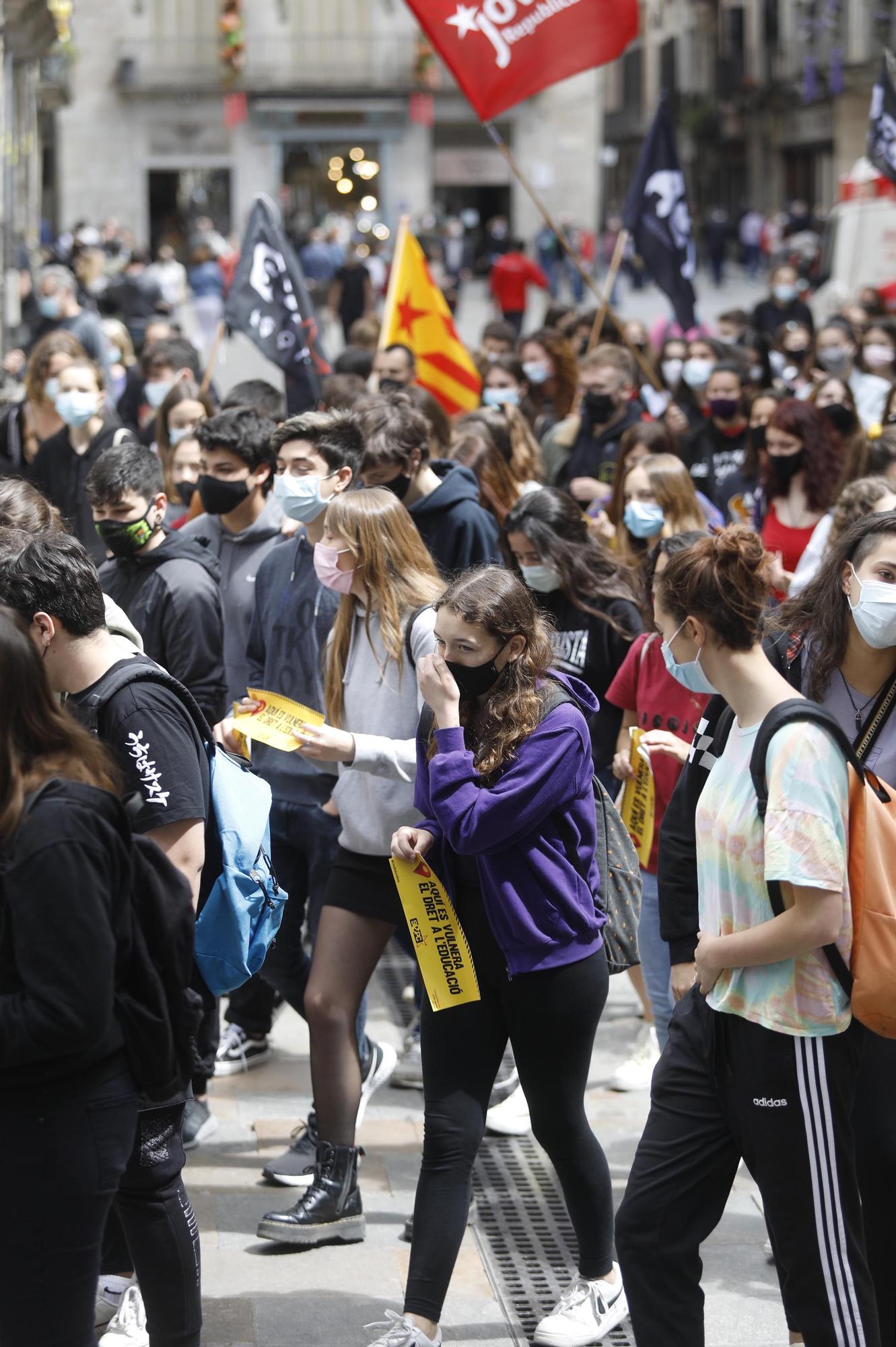 Universitaris es manifesten a Girona per acabar amb la «crisi educativa»