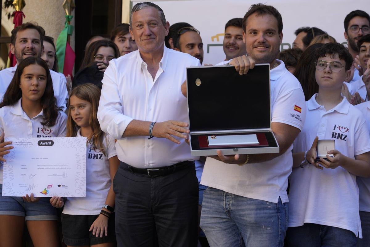 RECEPCIÓN BANDA DE MÚSICA DE ZAMORA El presidente de la Diputación de Zamora, Javier Faúndez Domínguez, acompañado por el vicepresidente, Víctor López de la Parte, recibirán a la Banda de Música de Zamora