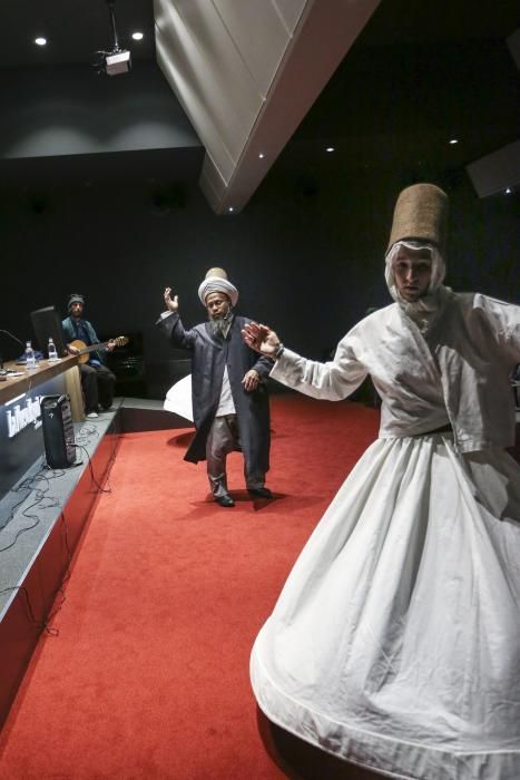 Exhibición de danza sufí (derviches turcos)