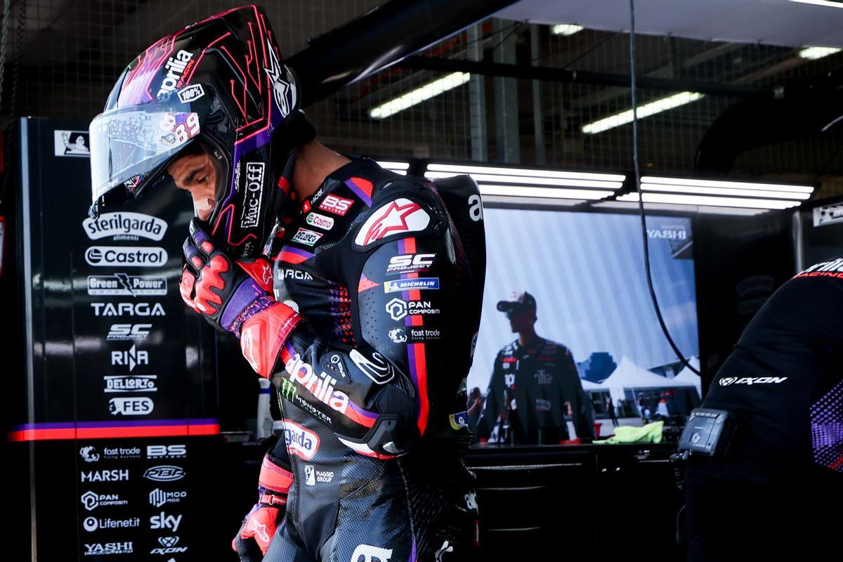 Hohenstein-Ernstthal (Germany), 10/07/2026.- Aprilia Racing rider Jorge Martin of Spain prepares for the free practice session of the motorcycling Grand Prix of Germany at the Sachsenring racing circuit in Hohenstein-Ernstthal, Germany, 10 July 2026. The Motorcycling Grand Prix of Germany takes place on 12 July. (Motociclismo, Alemania, España) EFE/EPA/FILIP SINGER