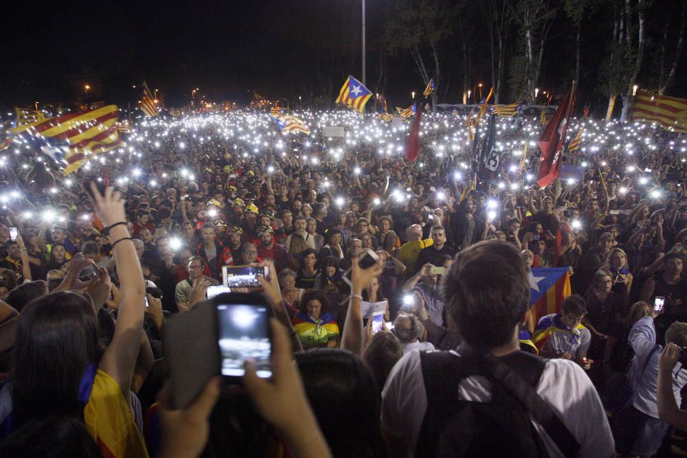 Manifestació històrica a Girona per rebutjar la violència policial l'1-O