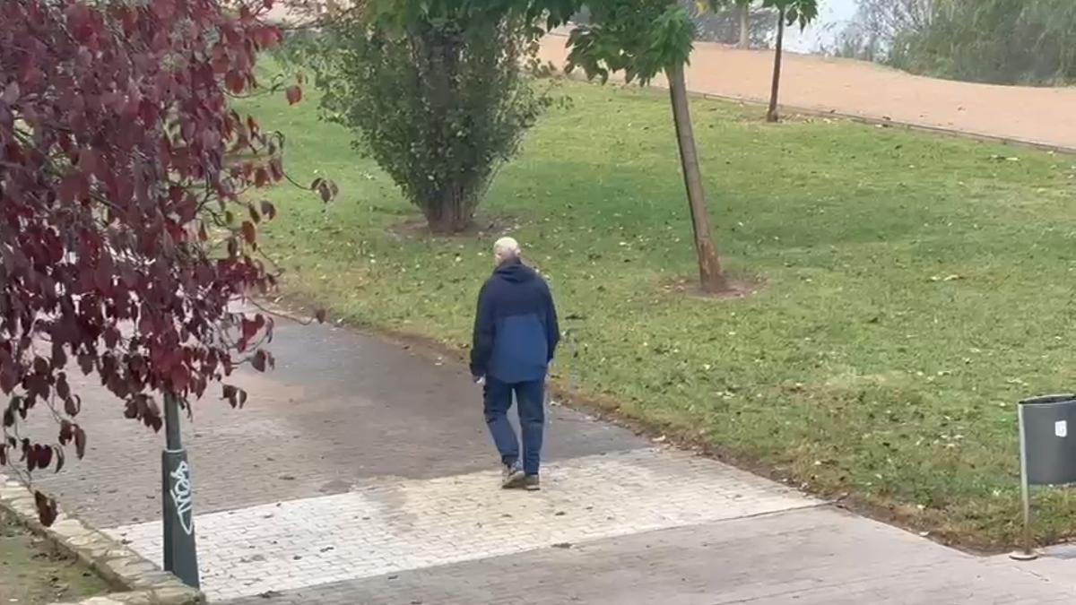 Badajoz amanece entre una espesa niebla: primeras imágenes del otoño 2025