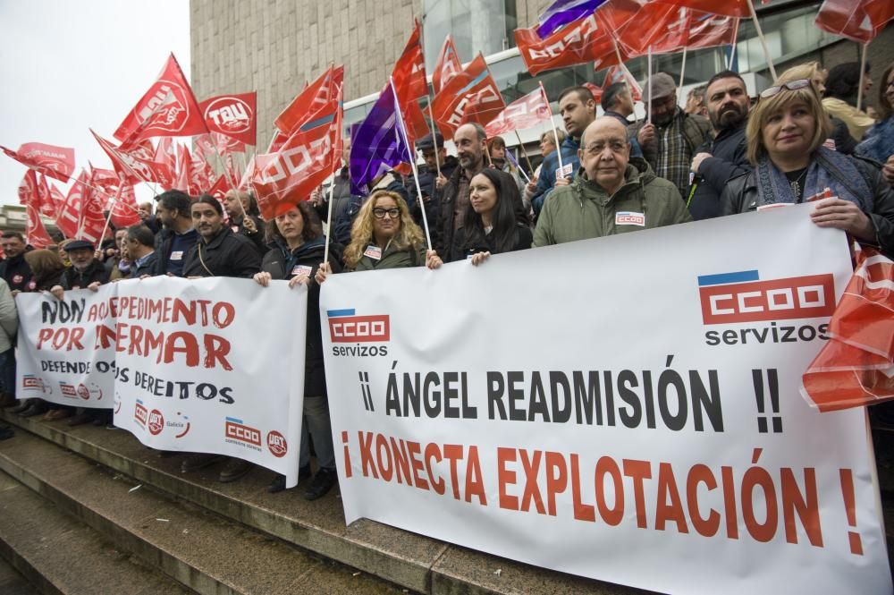 Bajo la consigna No al despido por enfermedad, el secretario general de UGT, Pepe Álvarez, ha participado en la protesta de A Coruña.