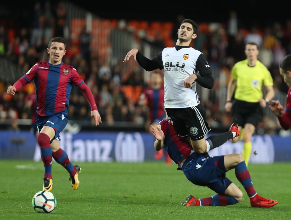 Las mejores imágenes de la polémica del Valencia CF-Levante UD