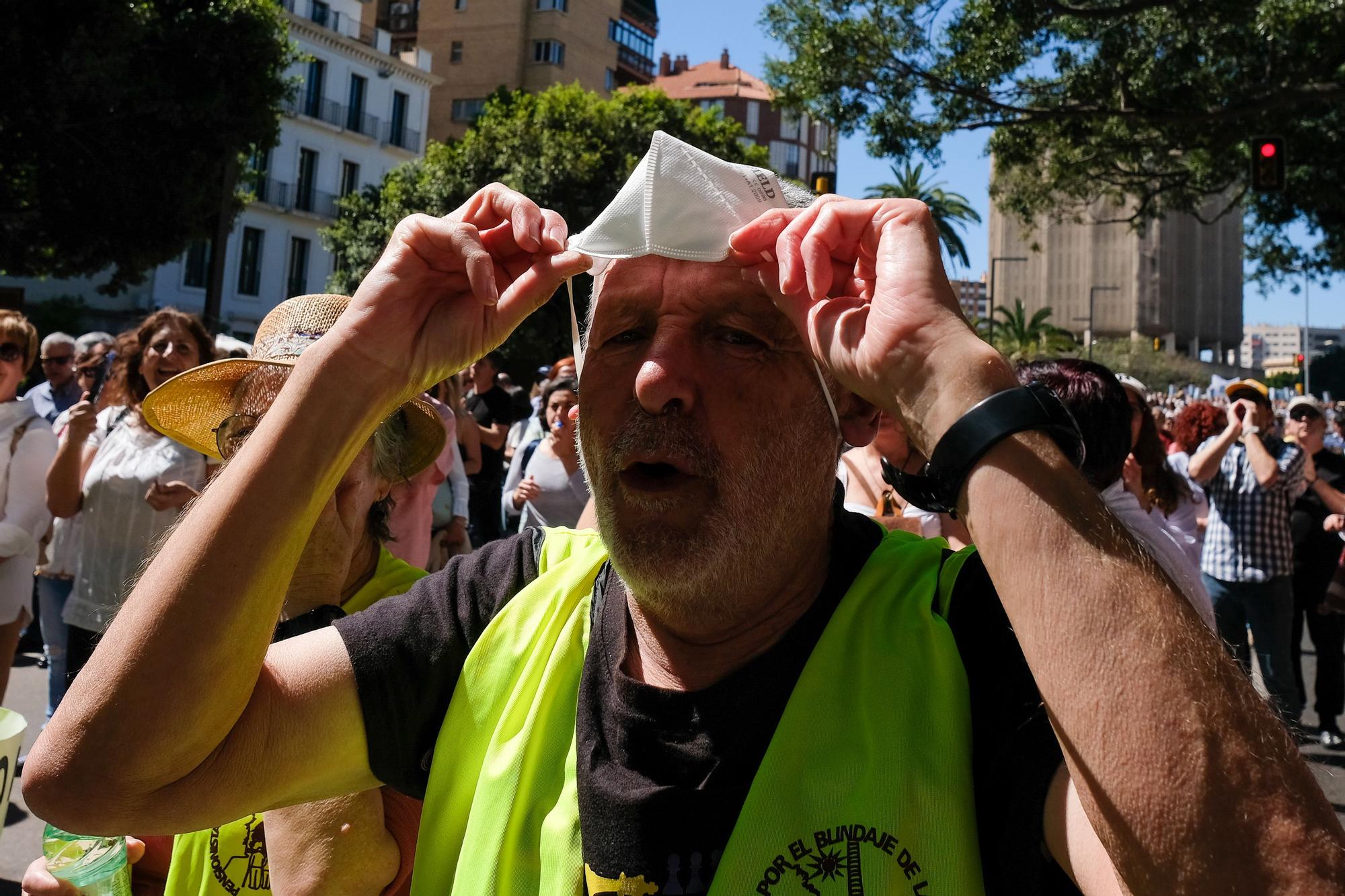 La manifestación en defensa de la Sanidad pública reúne a más de 7.000 personas en Málaga