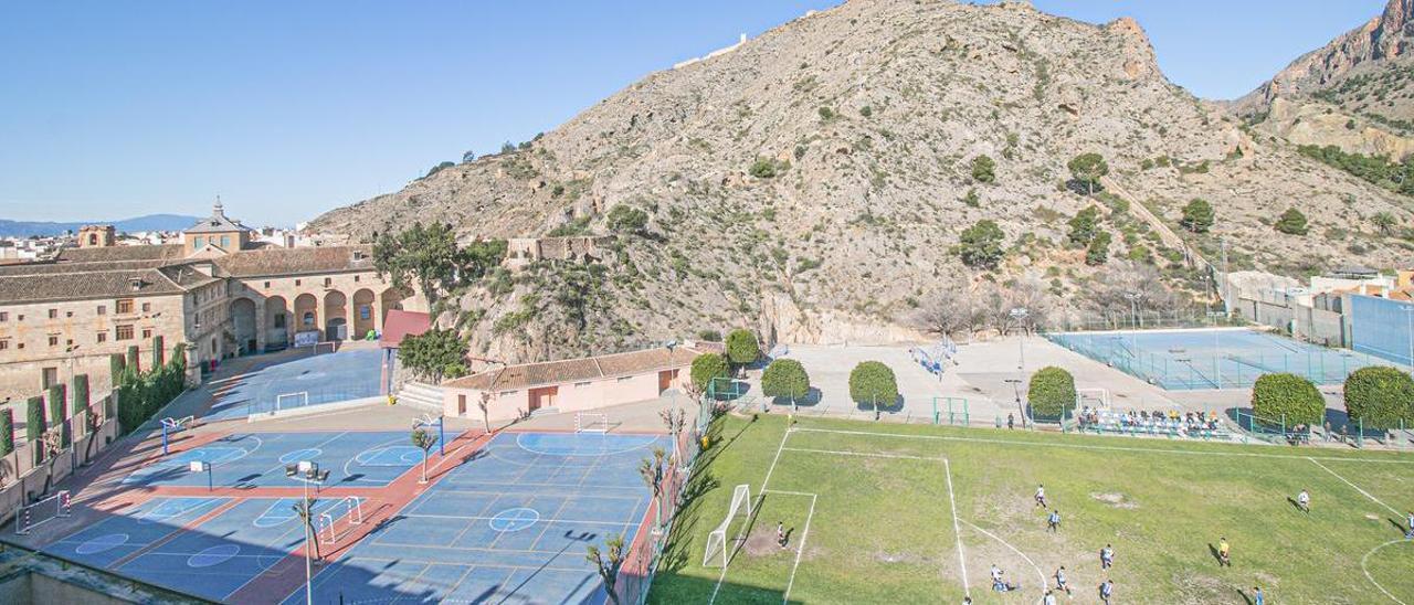 Terrenos municipales que el colegio usa como pistas deportivas