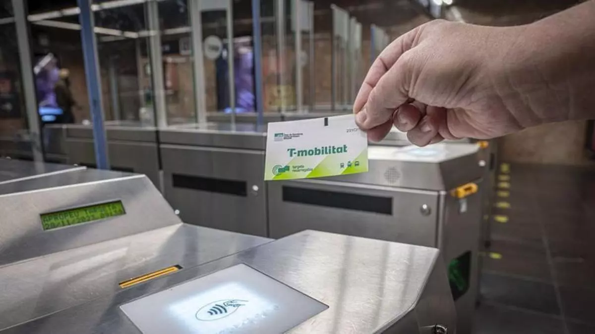 Govern y municipios crean un grupo de trabajo para desplegar la T-Mobilitat en toda Catalunya